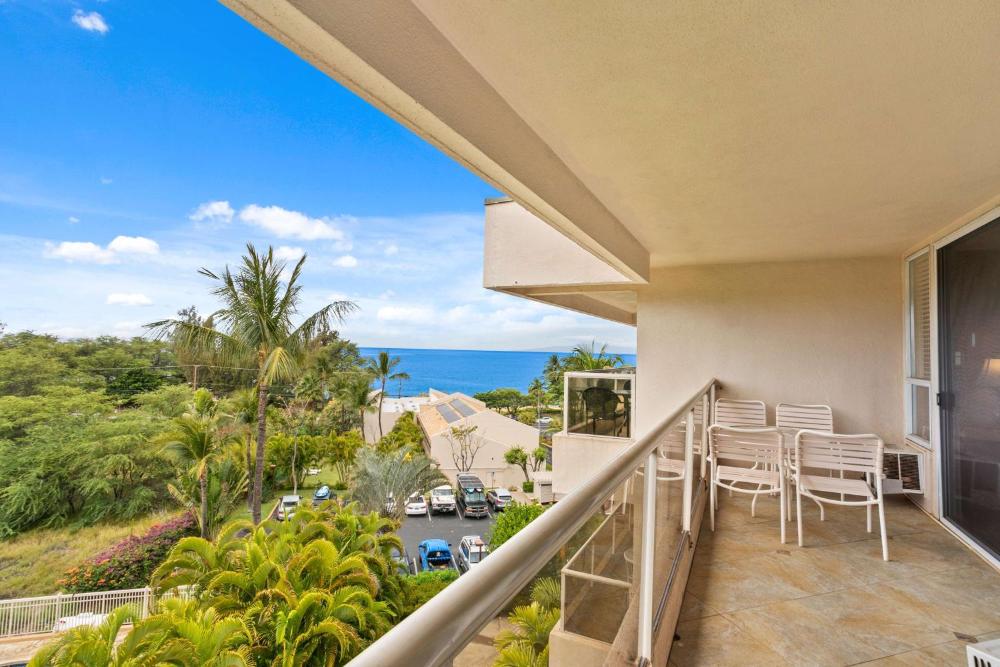 One Bedroom Deluxe Partial Ocean View interior
